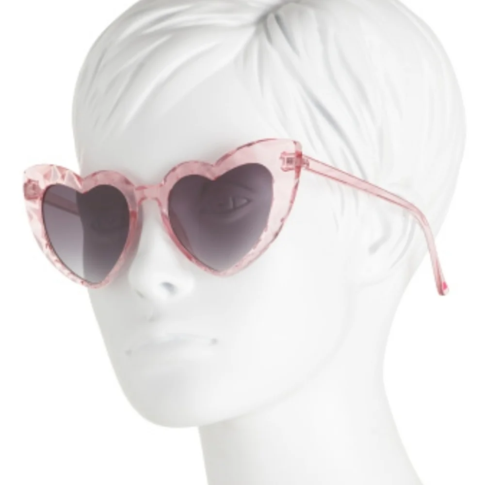 💕▪️Betsey Johnson ▪️Heart-Shaped Pink Marble Sunglasses - Retro Cute Shades